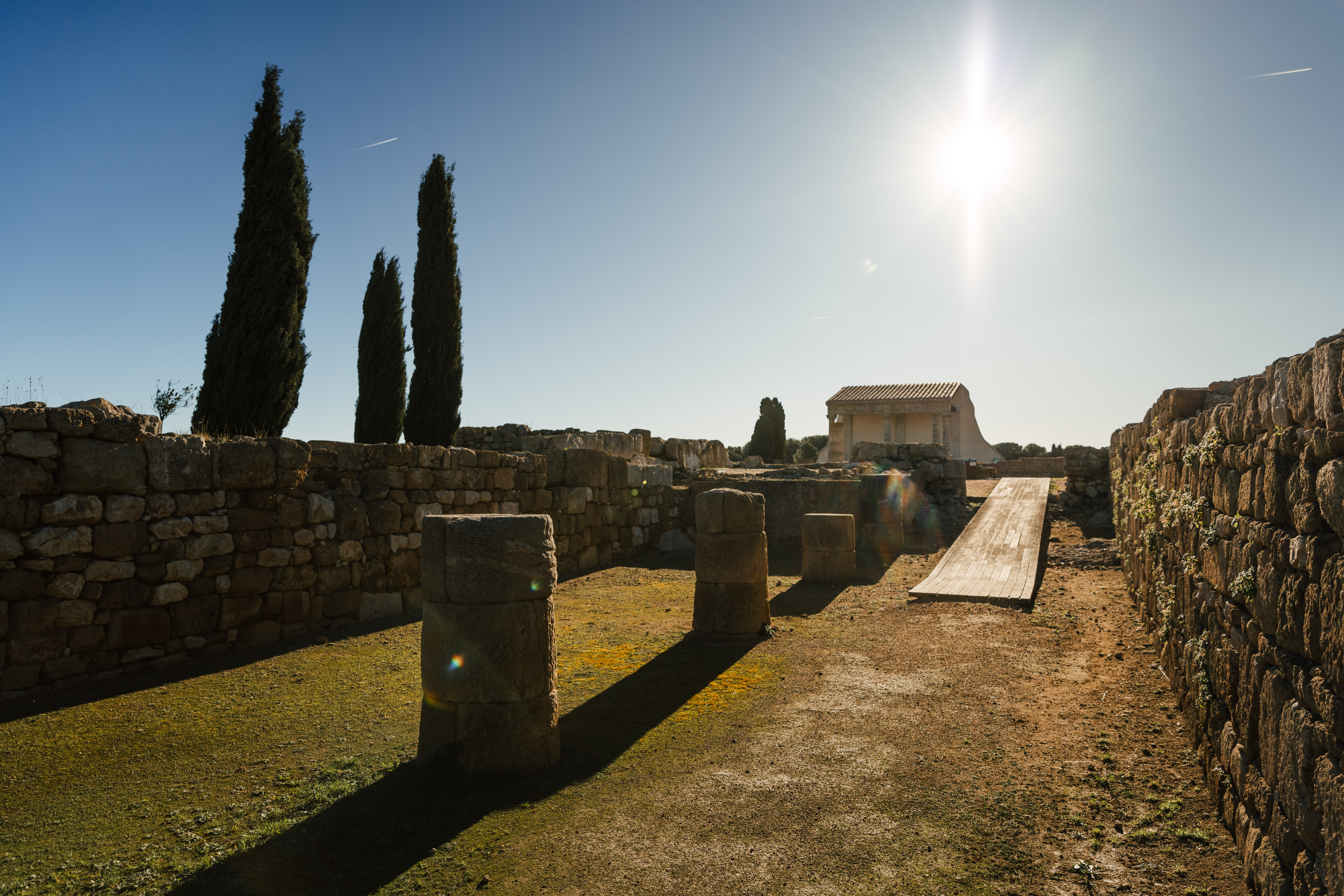Muralla exterior del jaciment d'Olèrdola. 