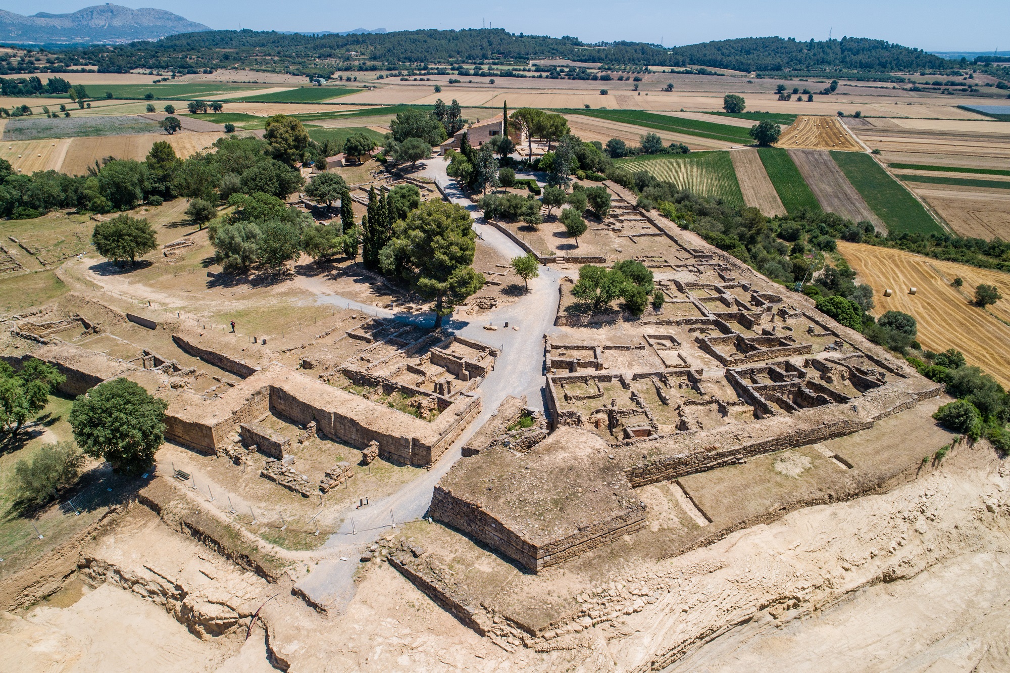 El jaciment d'Ullastret des de l'aire.