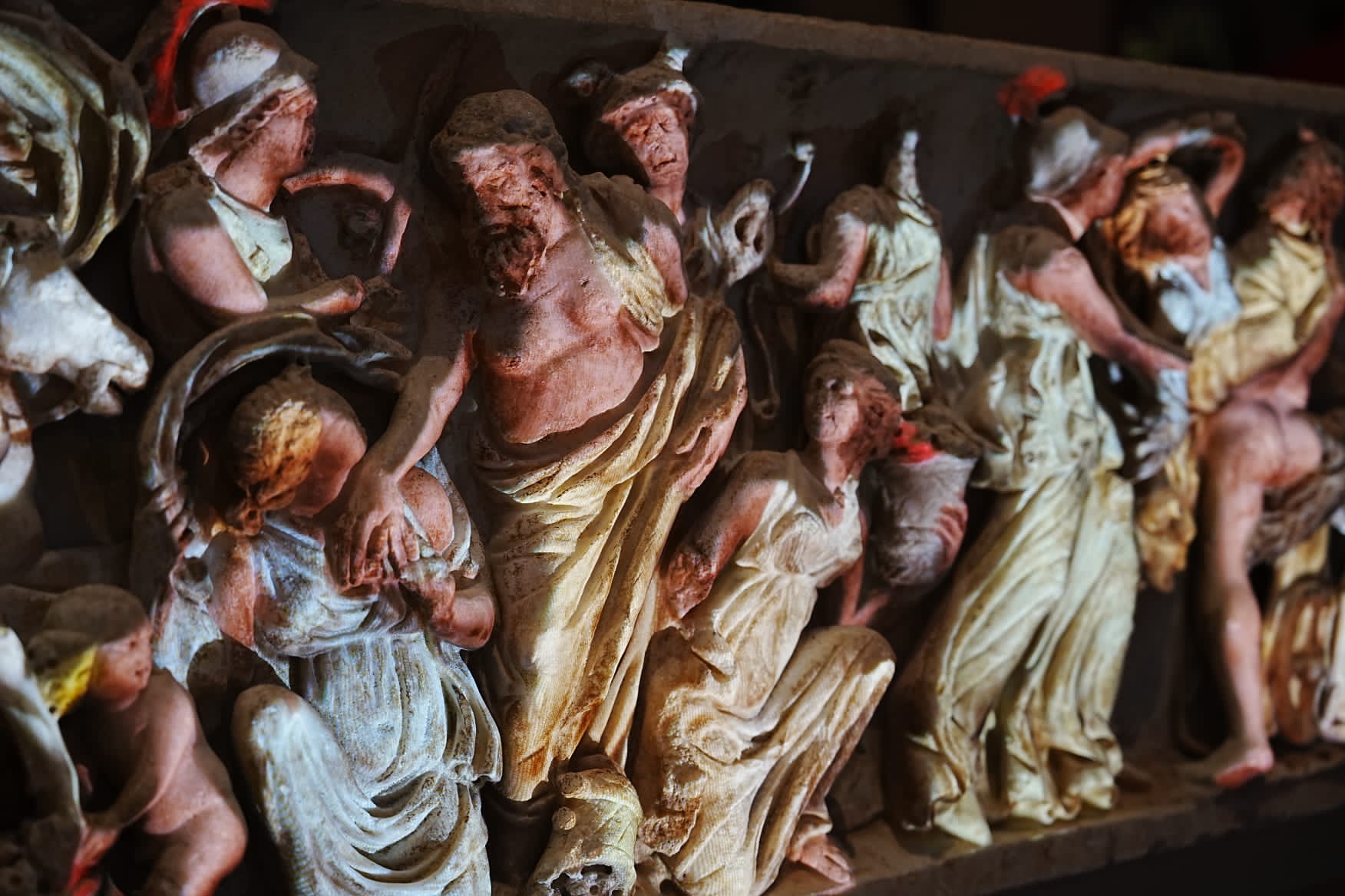 Sarcòfag romà amb projecció de colors. 