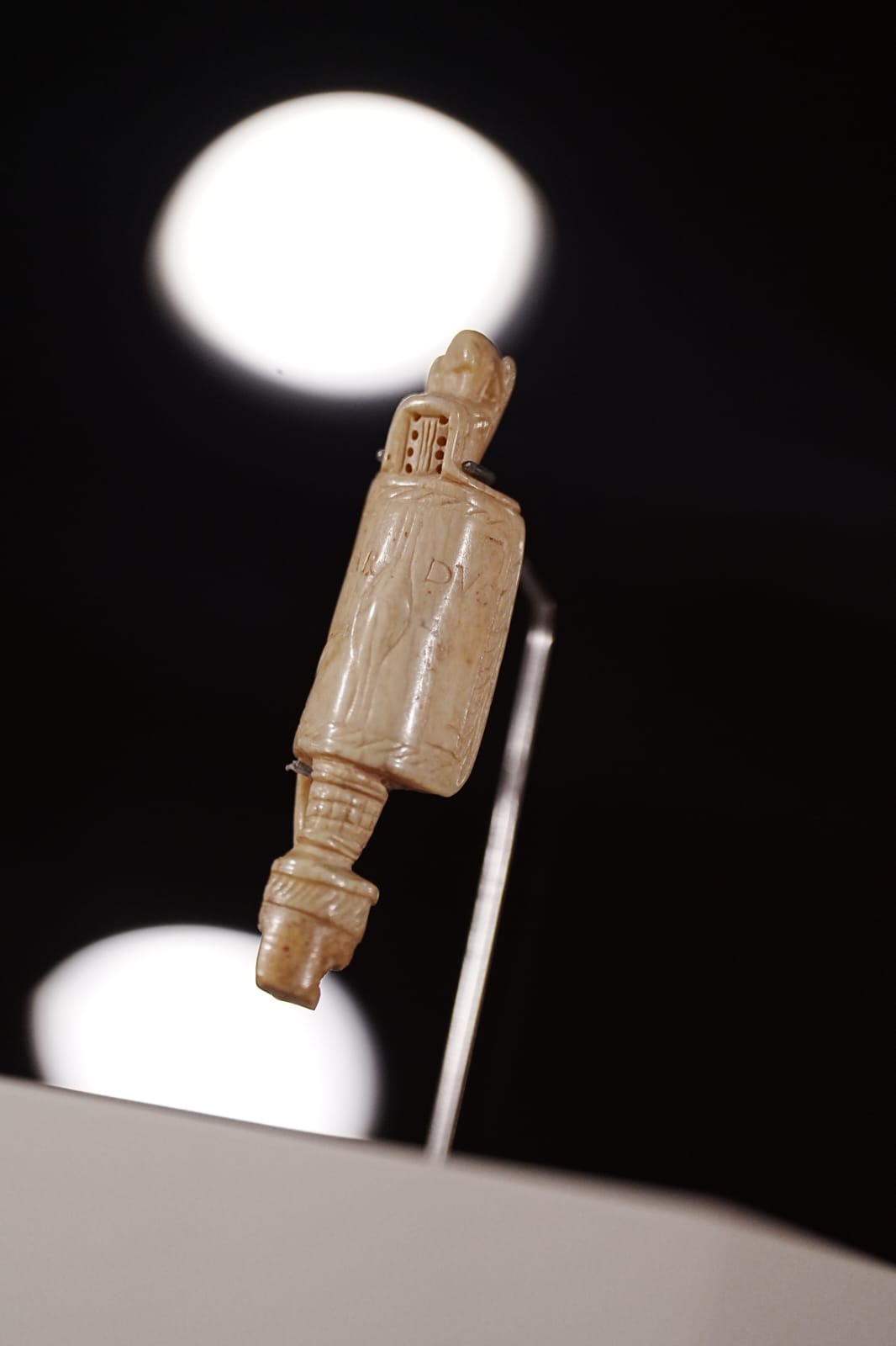 mànec de color blanc d'una navalla