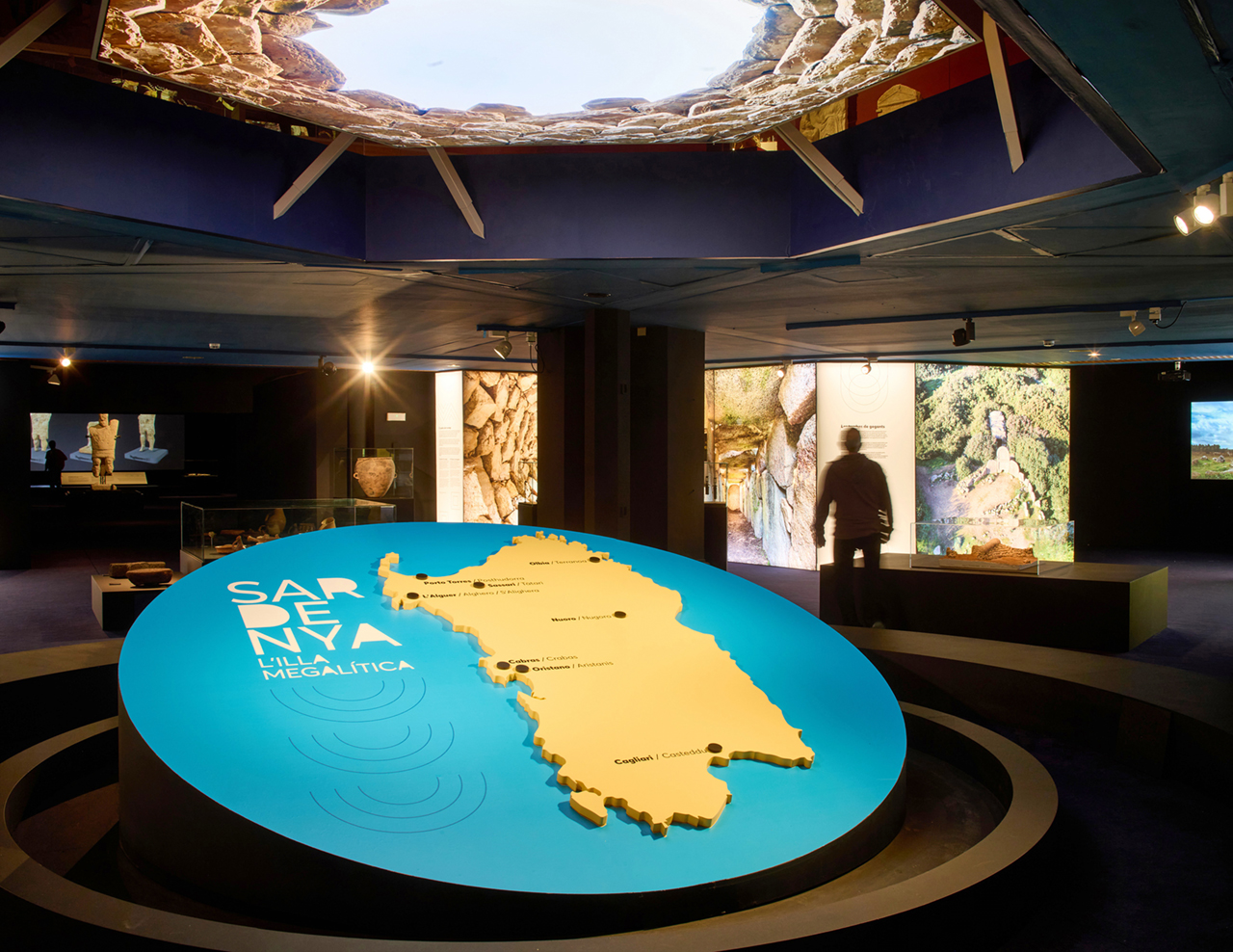 Imatge de l'exposició "El temps de la memòria" al monestir de Sant Pere de Galligants.