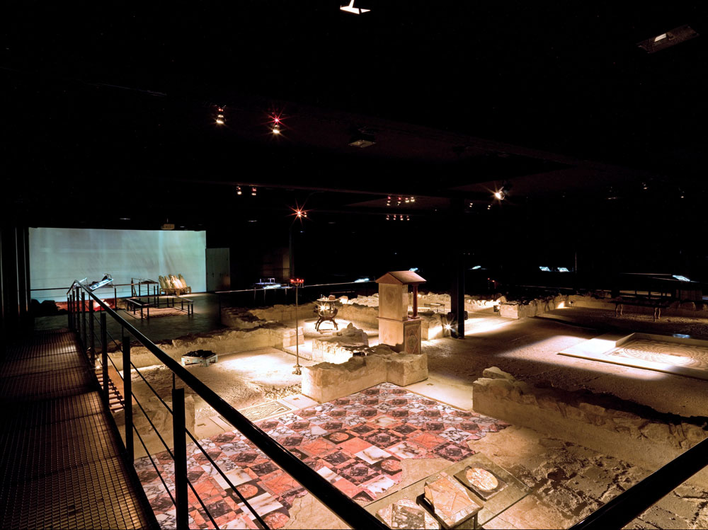 Restes arqueològiques a l'interior d'un museu